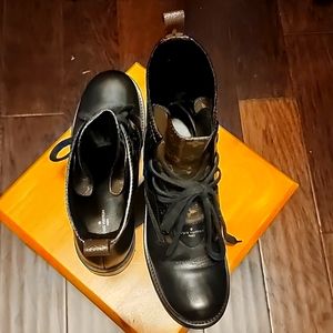 Louis Vuitton Metropolis Flat Ranger